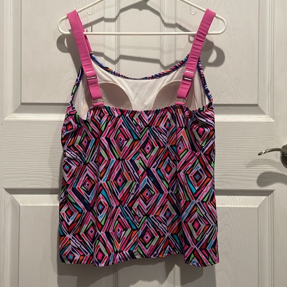 Multi colored Tankini set size 18. Slight padding in the bra. Swimsuit - Picture 2 of 3